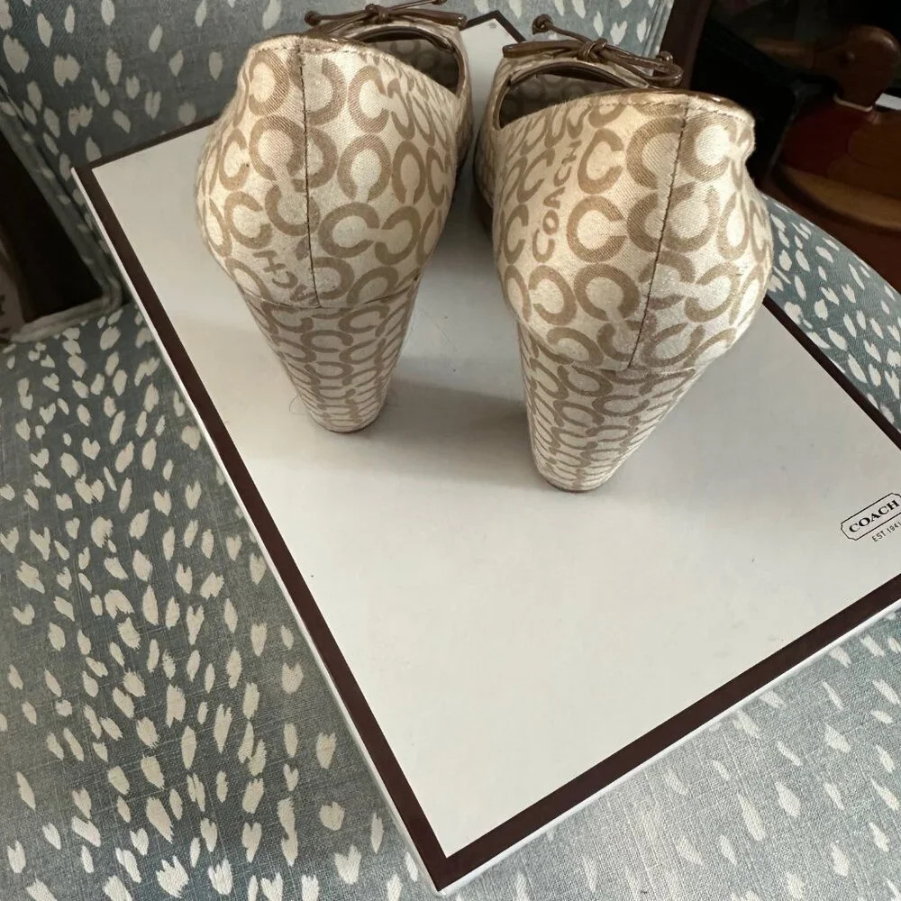 Coach Women’s “Corey” A3320 Open‑Toe Pumps – Size 5.5 - Picture 4 of 8